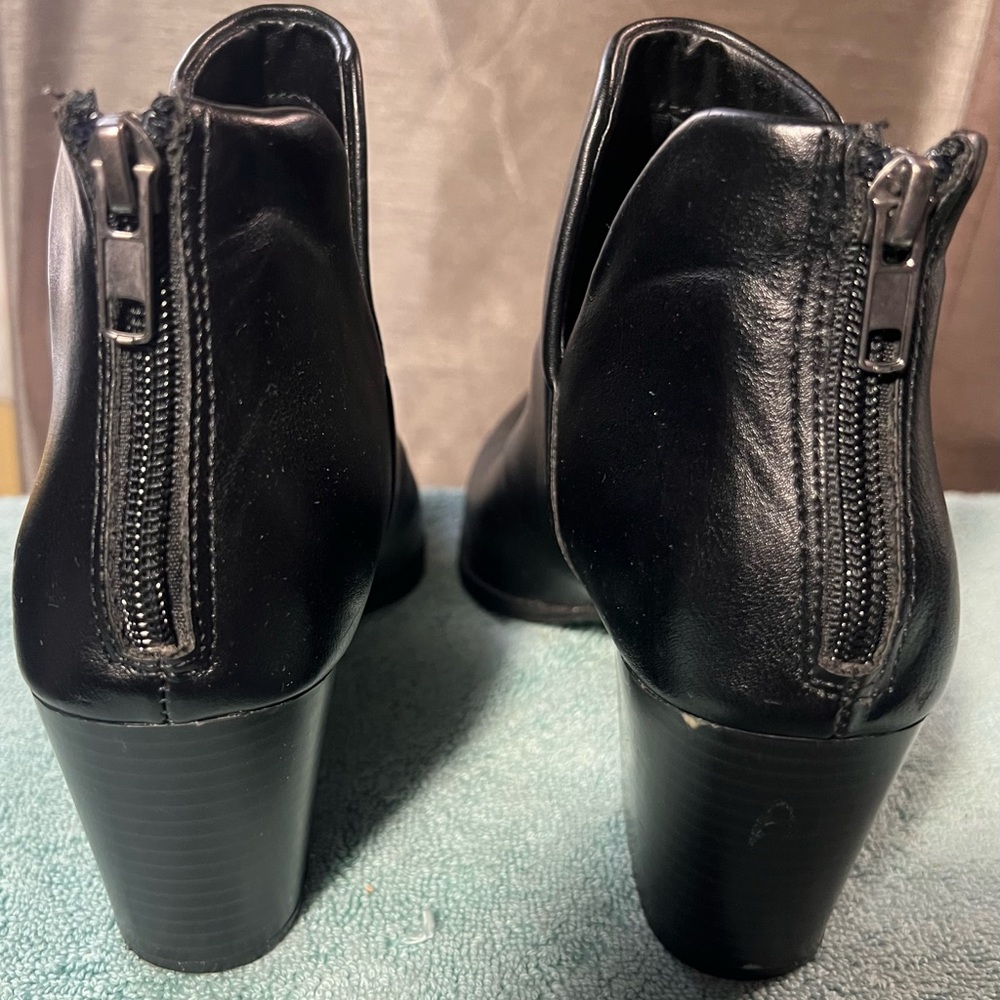 Sun + Stone Black faux Leather Upper Ankle Booties Size 8 1/2 - Picture 4 of 9